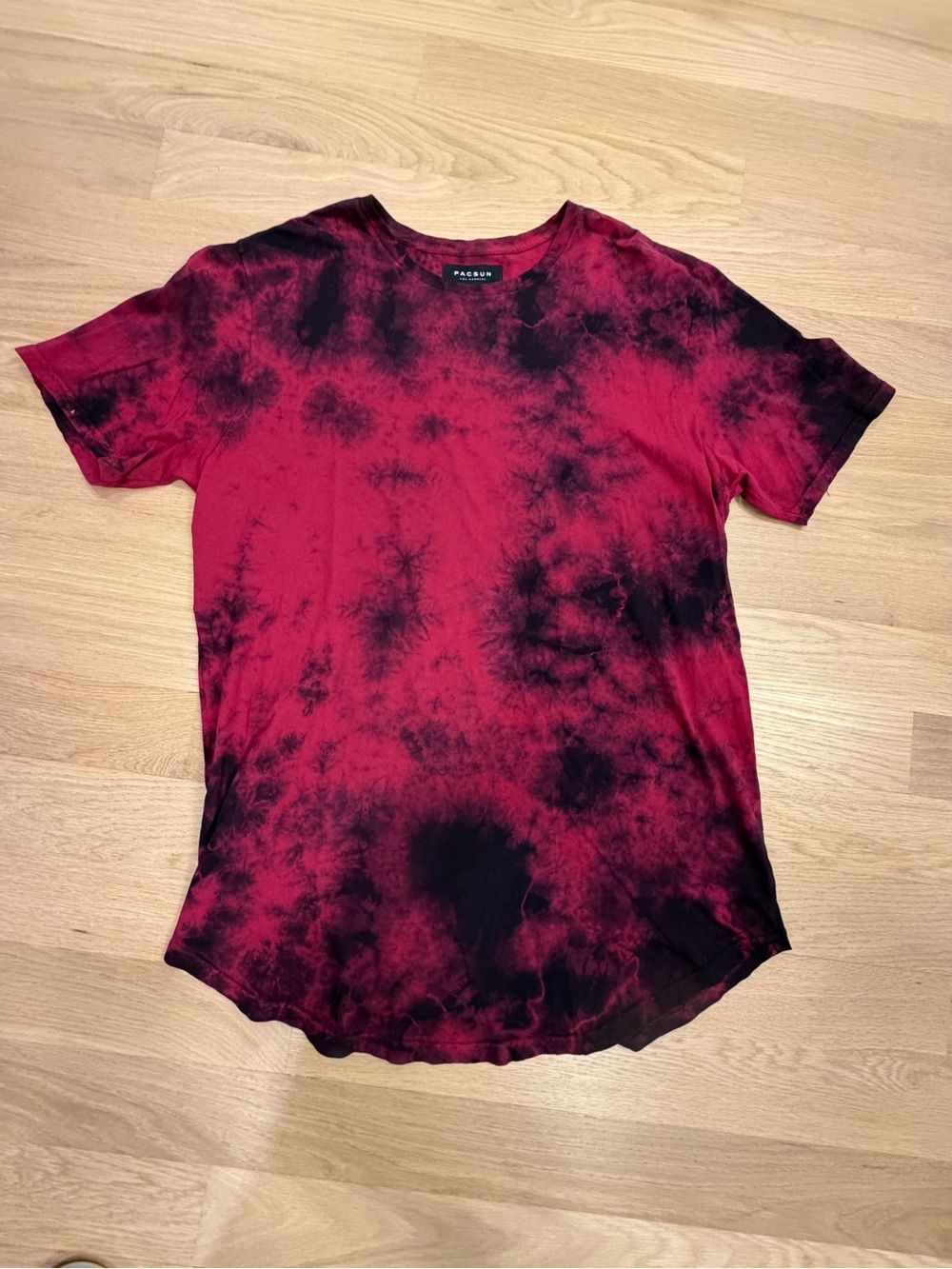 PacSun Red and Black Tie-Dye Short Sleeve Crew Tee-Size L